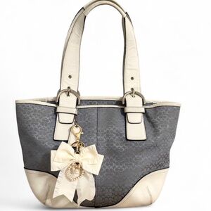 Vintage Coach Hampton signature canvas leather tote bag in blue and white